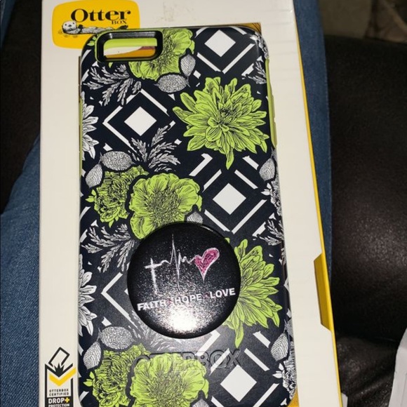 iPhone 6s Plus otterbox - Picture 2 of 4